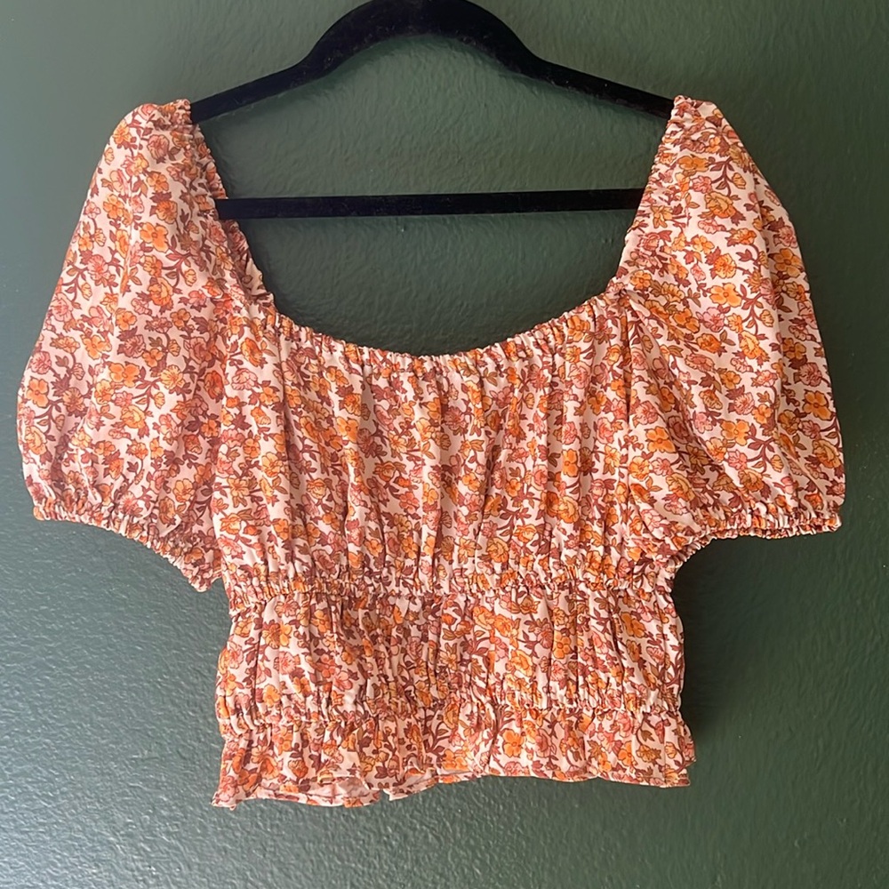 Floral Ruffle Crop Top - Picture 2 of 4
